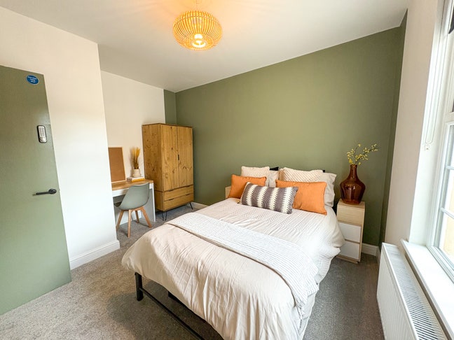 Rooms in a Shared 8- bed House, Cromwell Street Main Photo