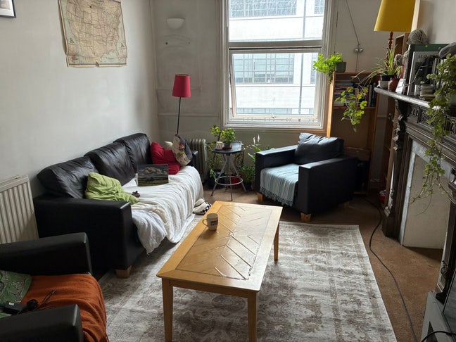 Room in a cosy flat *No Student/ Couples* Main Photo