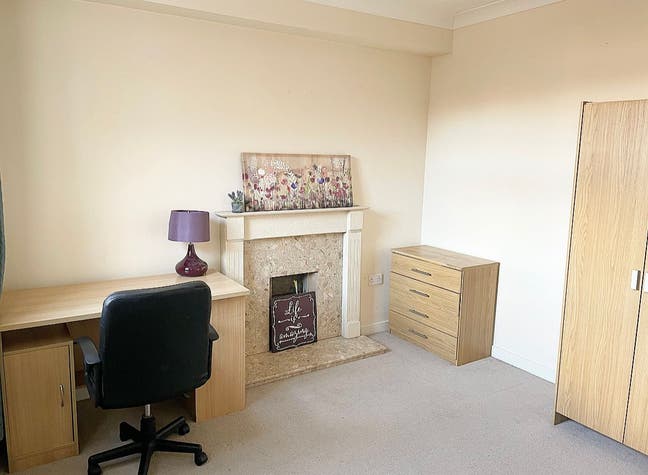 Two Spacious Doubles in LE4 - All Bills Inculded Main Photo