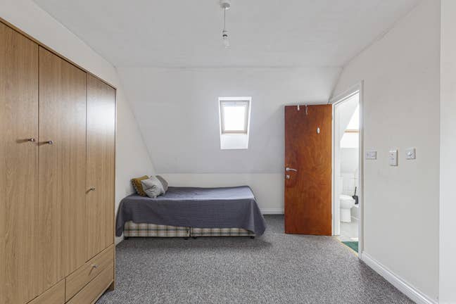 En-suite bedroom in Cowley  Main Photo