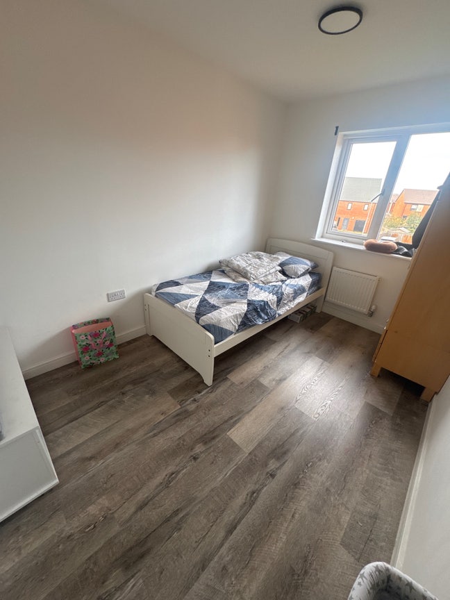 1 Spare room for short Stay Main Photo