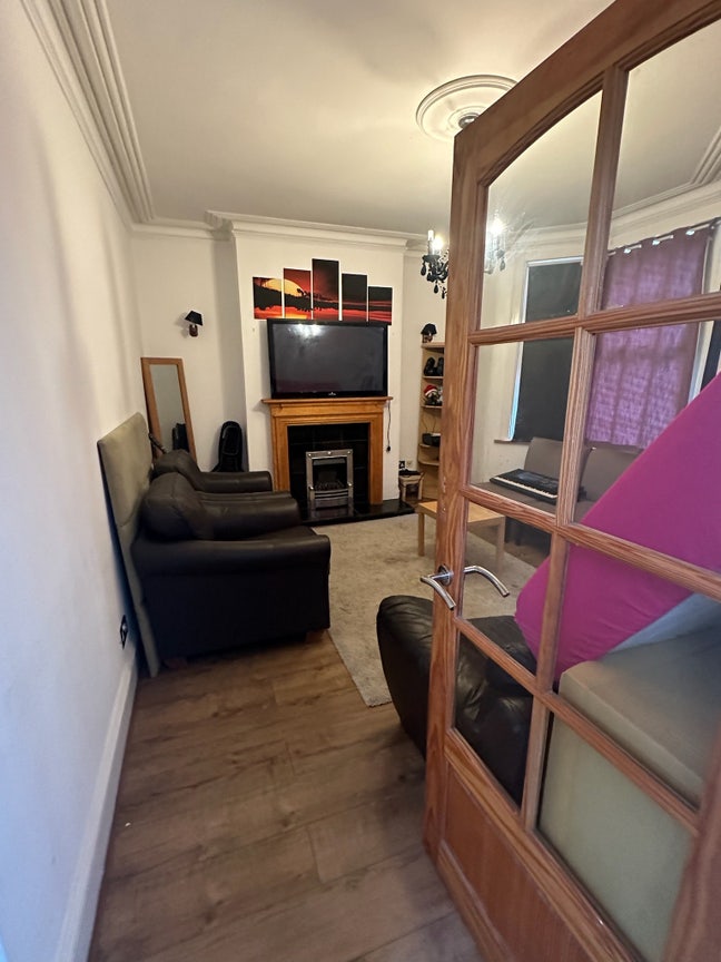 Room to rent  Main Photo