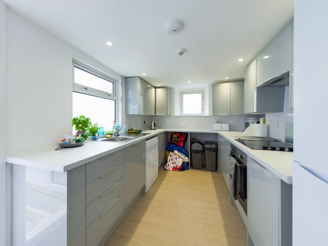 Rooms Available in a Shared House on Nelson Street Main Photo