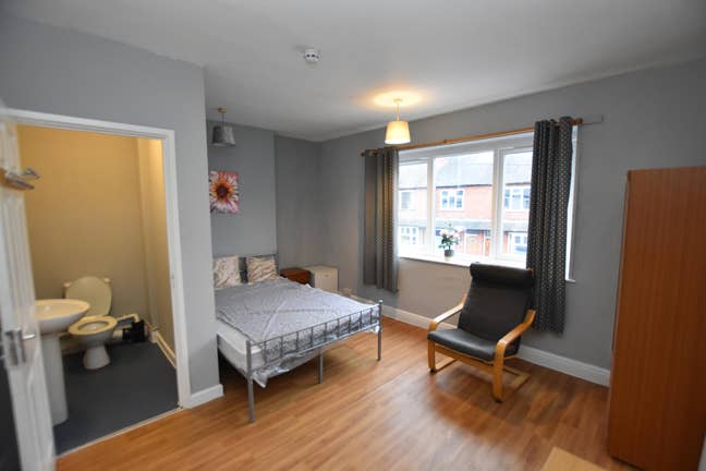 1 Bedroom House share(2 Available) Main Photo