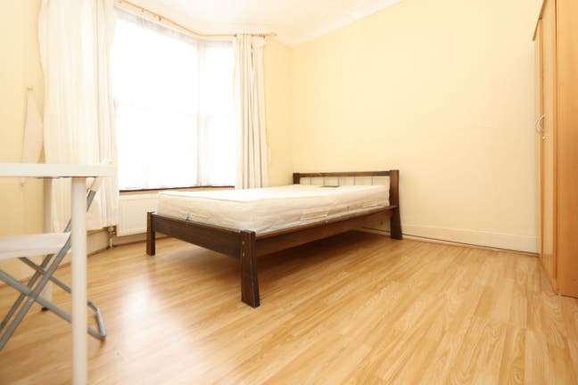 E15/Spacious Double Room in Stratford/Leyton!! Main Photo