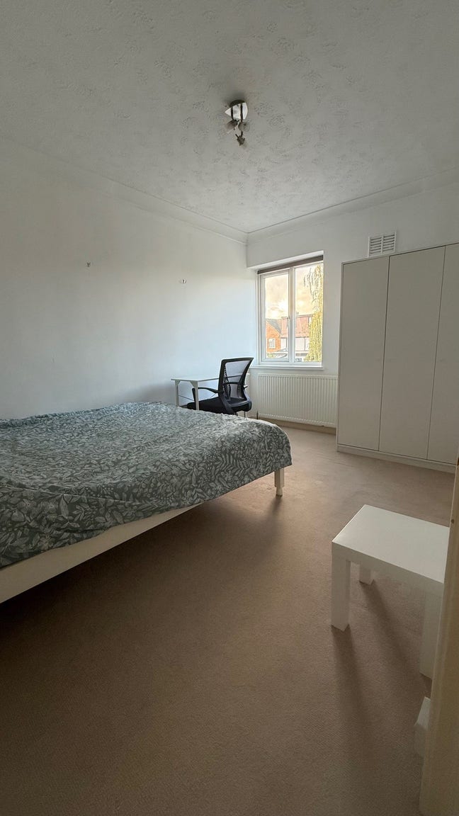 Large Double Room in Ruislip Main Photo
