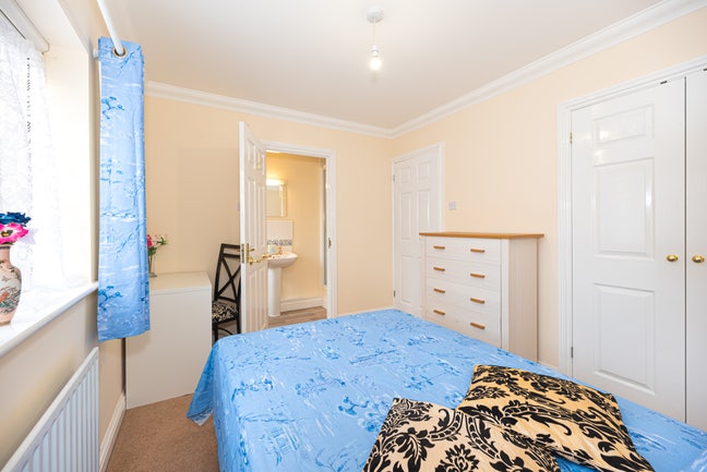 Lovely Double Room with Ensuite Main Photo