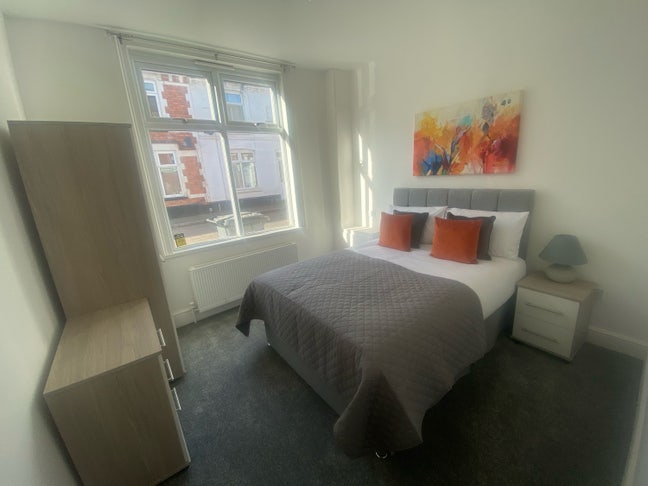 Large Double Room Now Available - Kettering Main Photo