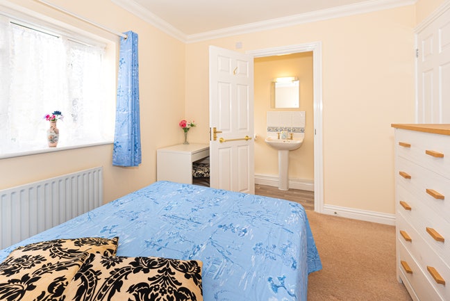 Lovely Double Room with Ensuite Main Photo