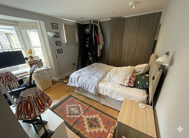 Spacious Room in beautiful Angel Main Photo