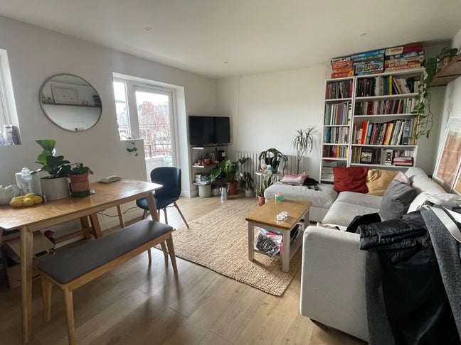 Bright & spacious room in King’s Cross: 1 month Main Photo