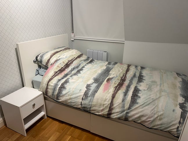 Comfy Room in 2 bed Flatshare by Rayleigh High St Main Photo