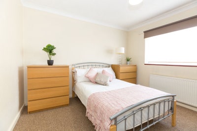 DoubleRoom|Close to Frimley Park🏥 *Free Rent  Main Photo