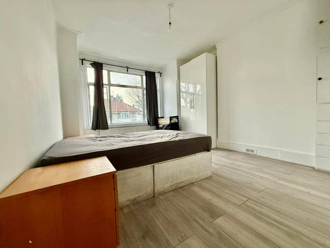 Spacious 1-bed near Dollis Hill station Main Photo
