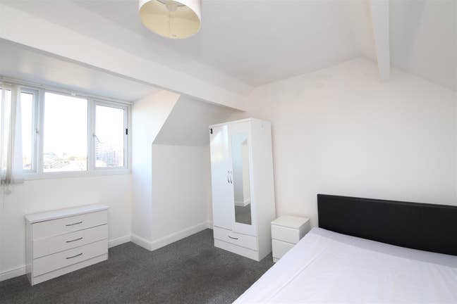 One Bedroom Available in Shared House Main Photo