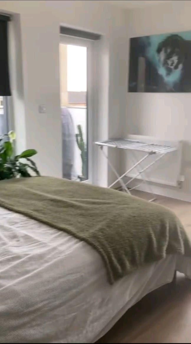 Luxury Room + Private Balcony (All Bills Included) Main Photo