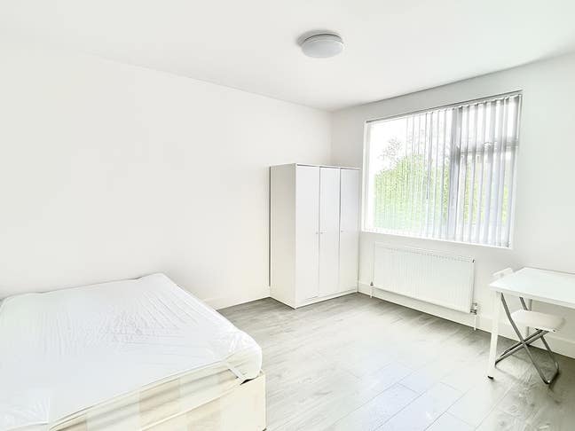 Clean Large Double Room - All Bills & Wifi Incl Main Photo