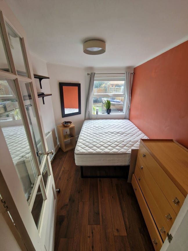 🏡 Double Room for Rent – Colliers Wood – £850 PCM Main Photo