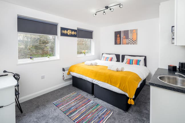 Tokyngton:  Large EnSuite Studio Room Main Photo