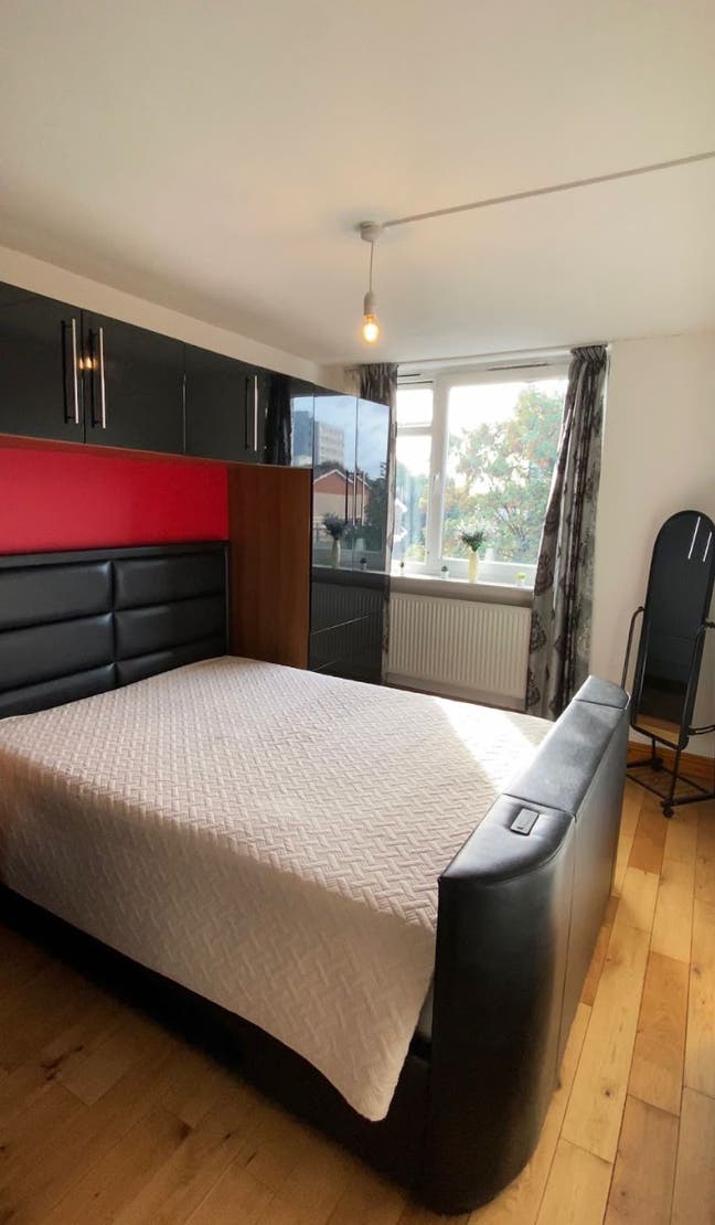 / Modern 4-Bedrooms in Vibrant Hackney Main Photo