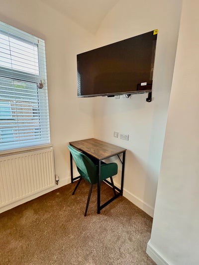 🌟Modern 6-Bed, All rooms En-Suite🌟 Main Photo