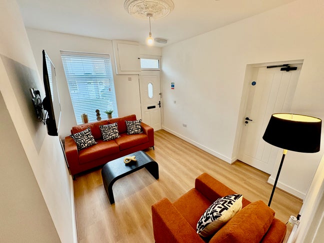 🌟Modern 6-Bed, All rooms En-Suite🌟 Main Photo