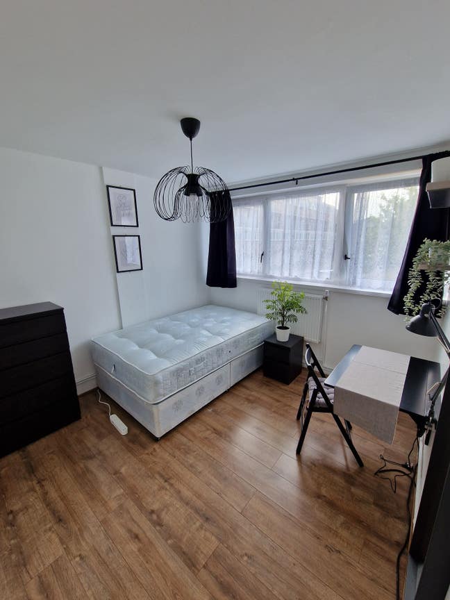 2 Luxurious Massive Rooms - Limehouse - Av. Now ! Main Photo