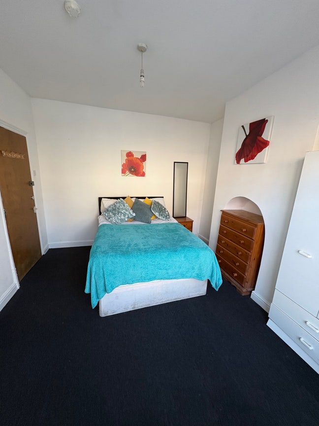 Spacious dbl room fully furn- ALL bills included  Main Photo