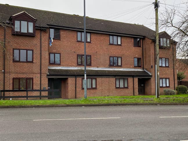 2 Bedroom Flat -  Rent £900 Excluding Bills Main Photo