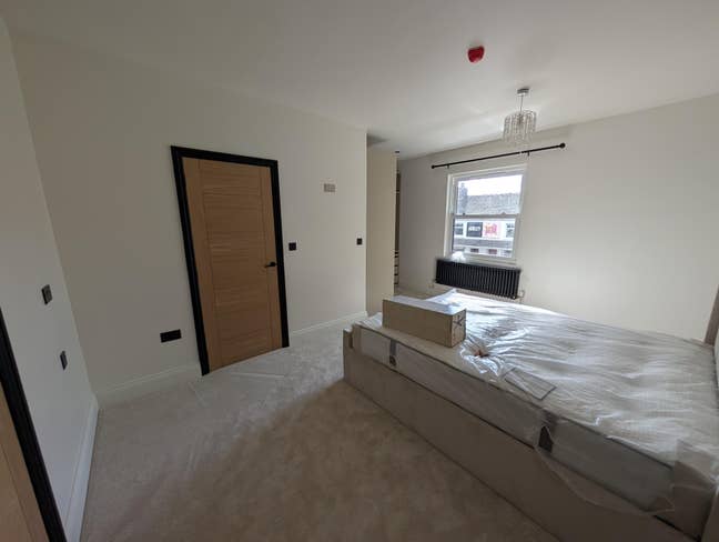 Large en- suit double room  Main Photo