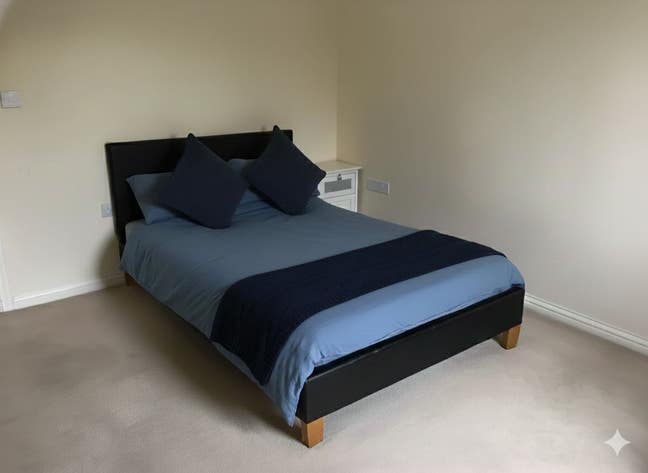 Spacious Double Room – Circus Drive, CB4 (37CD5) Main Photo