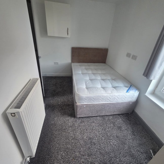 Newly refurbished house share s70  Main Photo