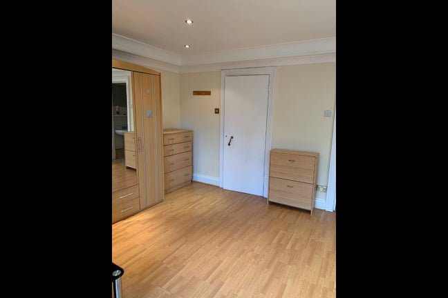 Lovely Spacious  Studio with All Inclusive Bills. Main Photo