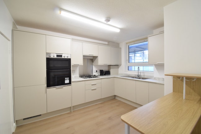 Double room / Modern flat . Clapham Junction !  Main Photo