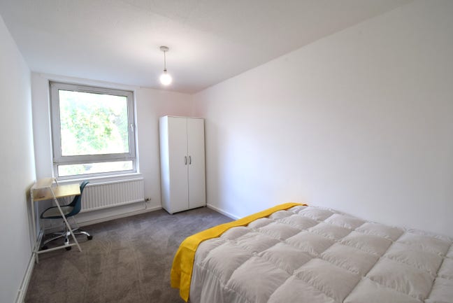 Double room / Modern flat . Clapham Junction !  Main Photo