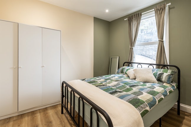 Refurbished 3 bed flat - 2mins(Loughborough St) Main Photo