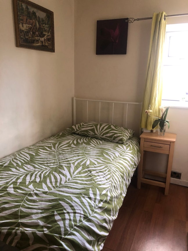 Single Bedroom in Shared House Main Photo