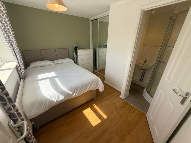Ensuite - 5 minutes from Bicester Village   Main Photo