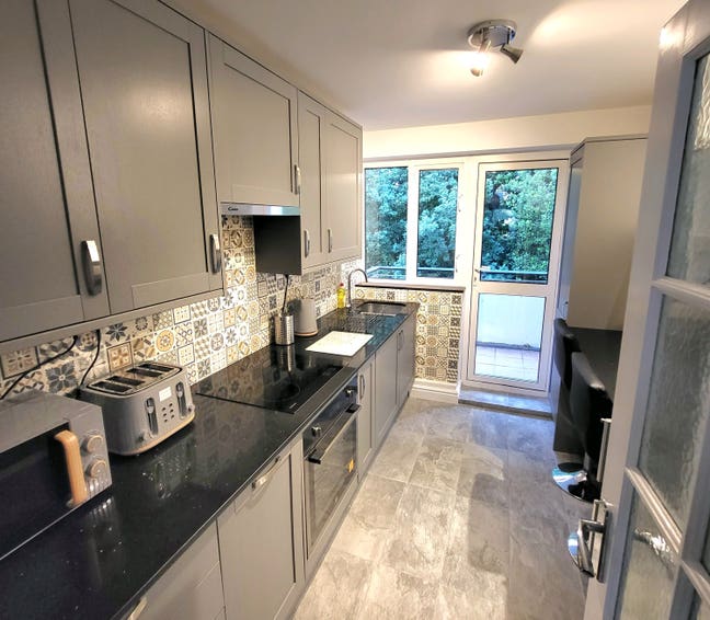 Large Double Rooms Southfields -Half Price Deposit Main Photo