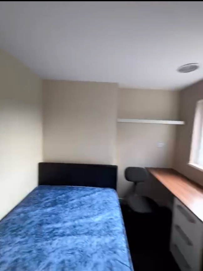 Bright Ensuite Room – Friendly House, Tiverton Rd Main Photo