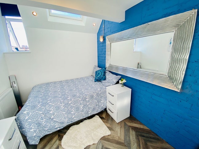 12 Bed WOW Factor House Main Photo