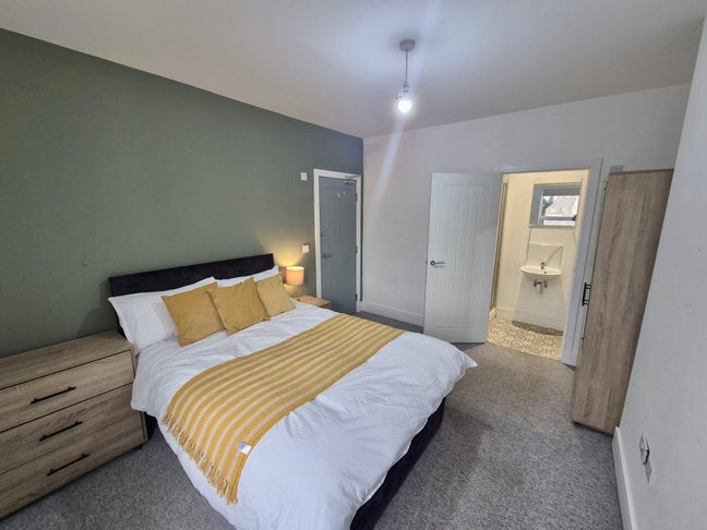 🚨   Double En Suite Room Available Now🚨 Main Photo