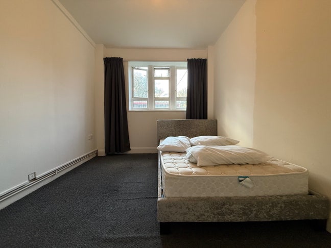 Double Bedroom/Peckham Main Photo