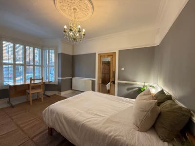 X5 Rooms available Now with Parking NR1 (13W-J) Main Photo