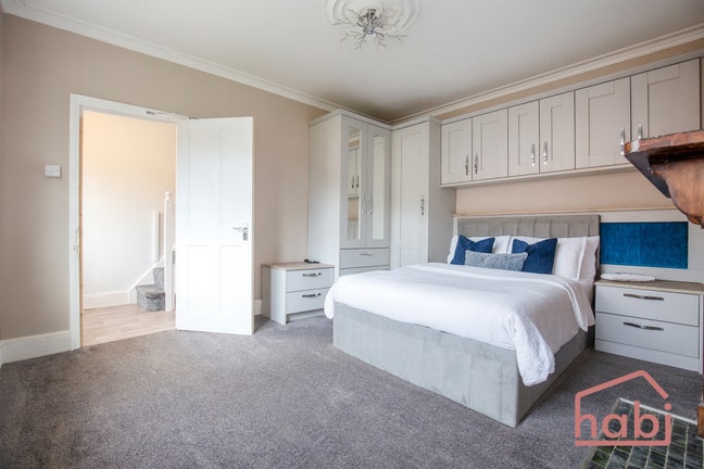 Available now  bills included - refurbished house Main Photo