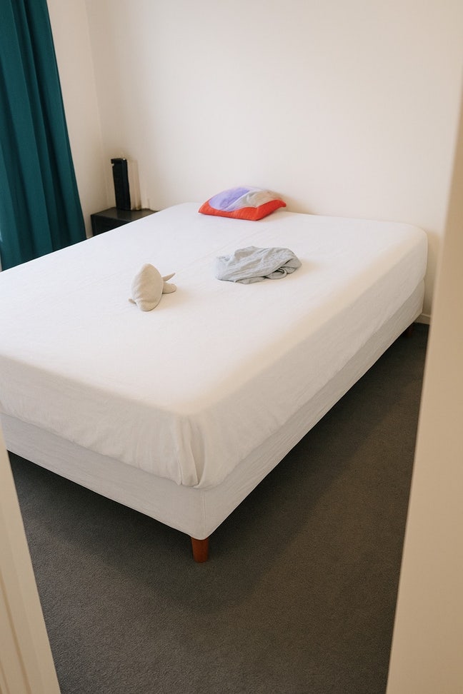 Double & single room available in E17 Main Photo