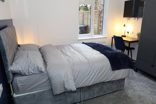 🏡 Modern Ensuite Kitchenette Room – Central PE1 Main Photo