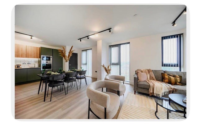 Luxurious 3-Bedroom Apartment in North Kensington Main Photo