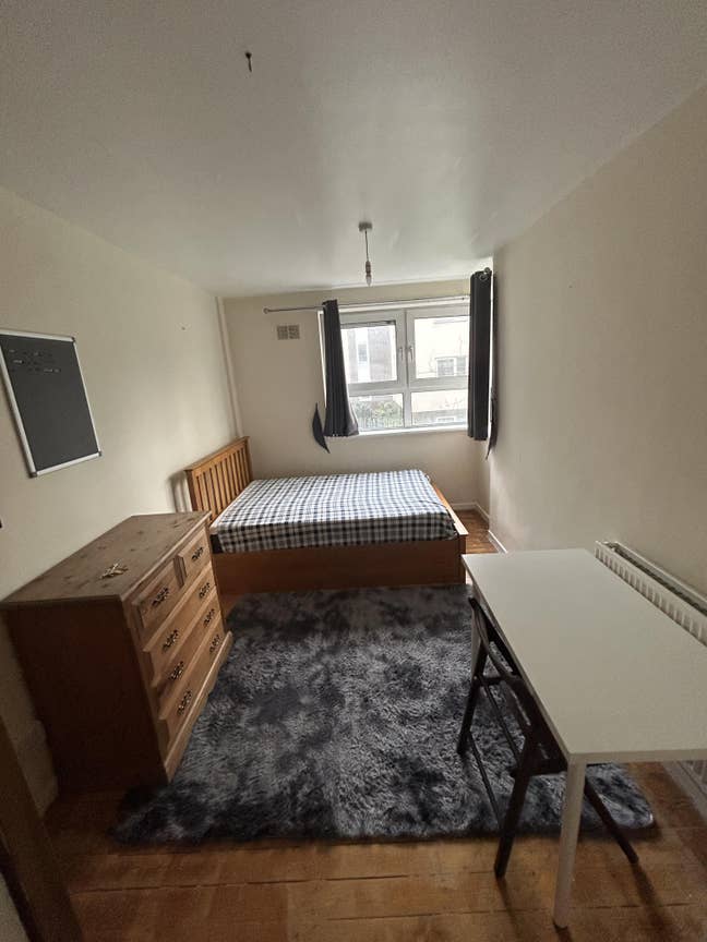 ** Mile End ** Spacious Double Room **  Main Photo