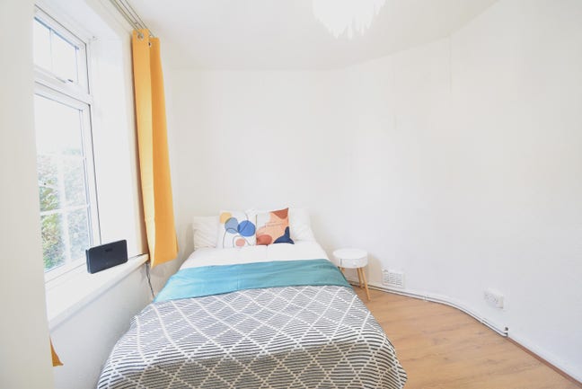 Join a Clean, Friendly Household – East Acton Main Photo